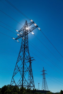 shutterstock_246462367 - sun behind pylon